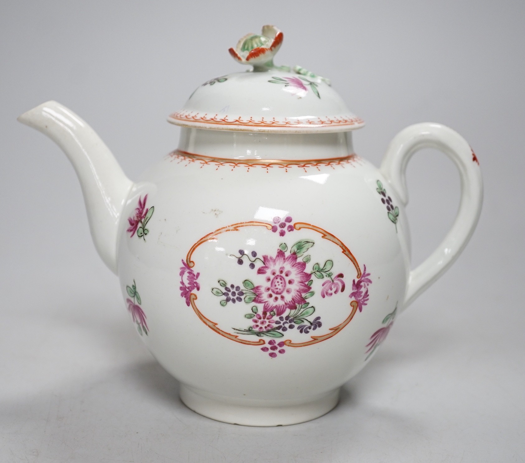 An 18th century Worcester teapot and cover painted in Chinese export style with flowers in an oval panel. 16cm tall